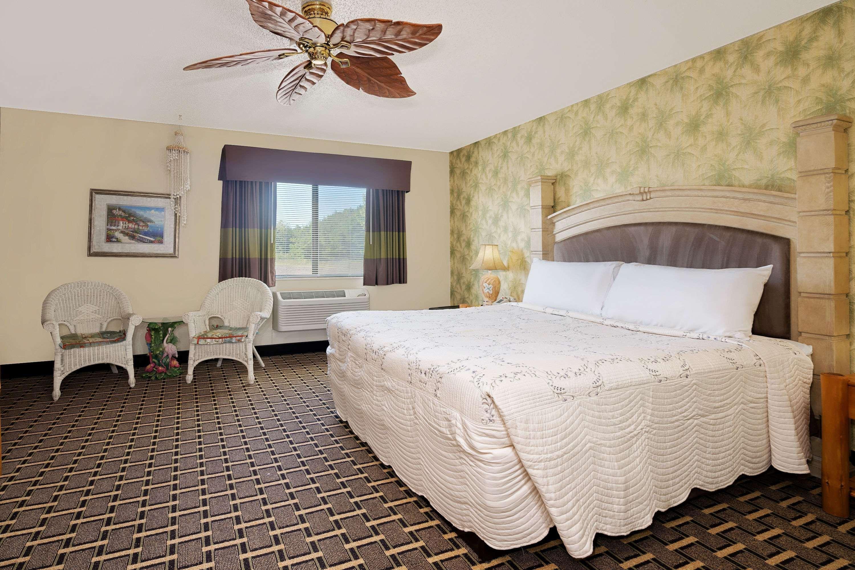 Super 8 By Wyndham Cloquet Hotel Exterior photo